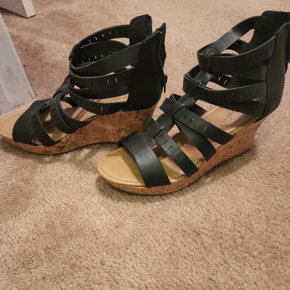 Heels - Picture 1 of 3